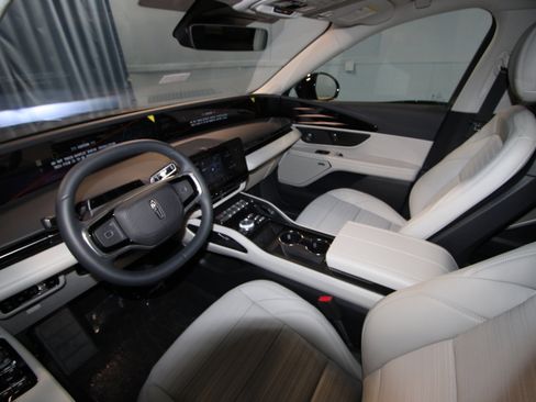 New 2026 Lincoln Nautilus Reserve image 2