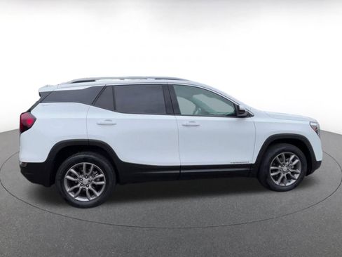 Used 2024 GMC Terrain SLT AWD/4WD image 16