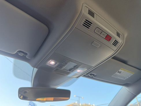 Used 2019 Volkswagen e-Golf SEL Premium image 23