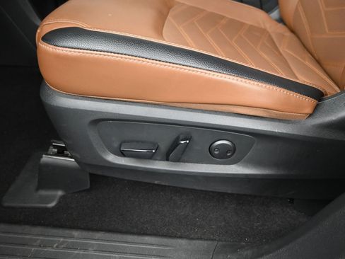 Used 2024 Nissan Pathfinder Platinum AWD/4WD image 10