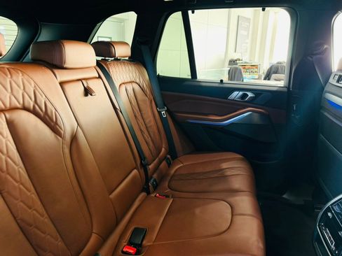 Used 2019 BMW X5 xDrive50i w/ M Sport Package image 24