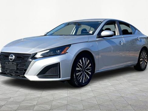 Used 2023 Nissan Altima 2.5 SV image 3