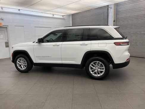 New 2026 Jeep Grand Cherokee Laredo image 5