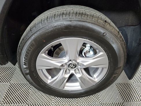 Used 2025 Toyota RAV4 XLE w/ Convenience Package image 11