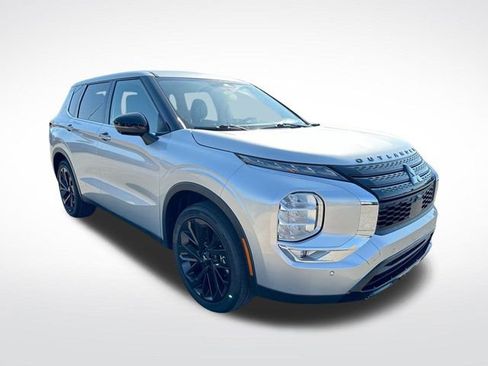 Used 2023 Mitsubishi Outlander SE image 7