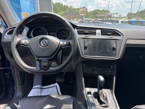 Used 2021 Volkswagen Tiguan SE w/ Panoramic Sunroof Package FWD image 22