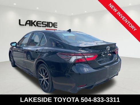 Used 2024 Toyota Camry SE FWD image 2