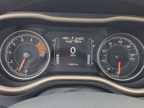 Used 2018 Jeep Cherokee Latitude AWD/4WD image 17