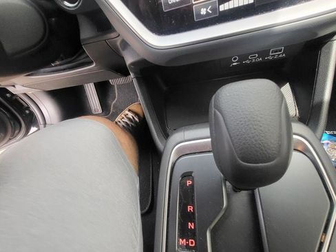 Used 2025 Subaru Crosstrek 2.0i Premium image 8