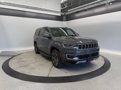 Used 2022 Jeep Wagoneer Series II AWD/4WD image 3
