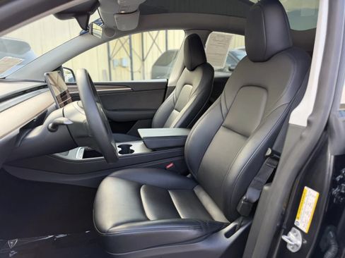 Used 2024 Tesla Model Y Long Range RWD image 14