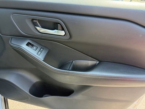 Used 2024 Nissan Rogue SV FWD image 18