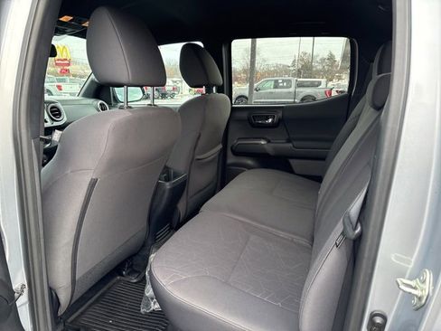 Used 2019 Toyota Tacoma TRD Off-Road image 14