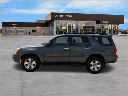 Used 2007 Toyota 4Runner SR5 RWD image 2
