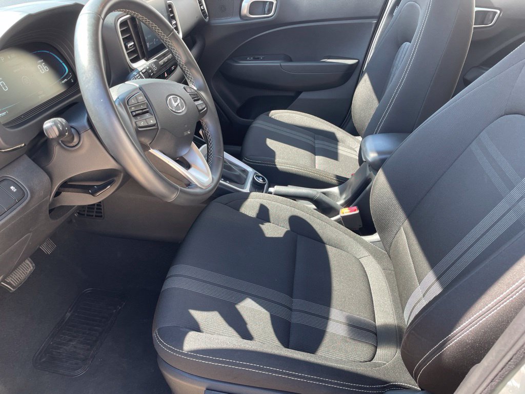Used 2025 Hyundai Venue SEL FWD image 9