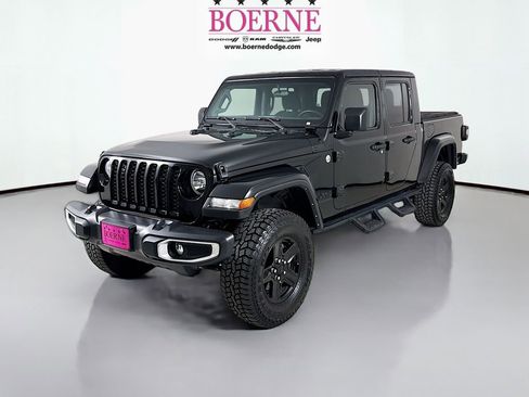 Used 2021 Jeep Gladiator Sport image 3