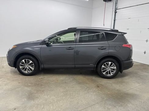 Used 2017 Toyota RAV4 XLE w/ All Weather Liner Package AWD/4WD image 8