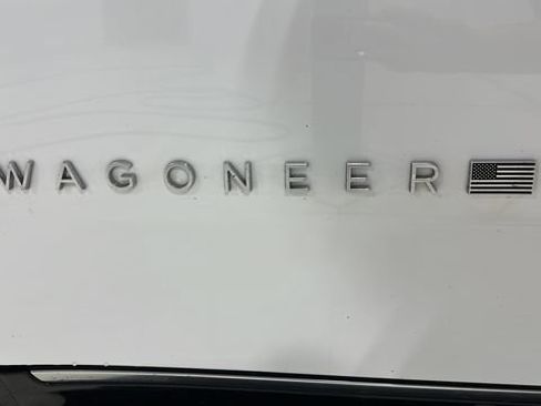 Used 2024 Jeep Wagoneer L Series II w/ Flexible Seating Group AWD/4WD image 8