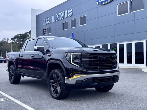 Used 2025 GMC Sierra 1500 SLE image 1