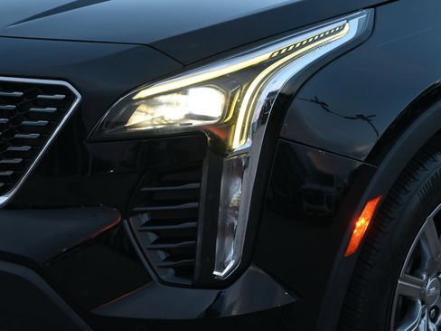 Used 2021 Cadillac XT4 Premium Luxury FWD image 25