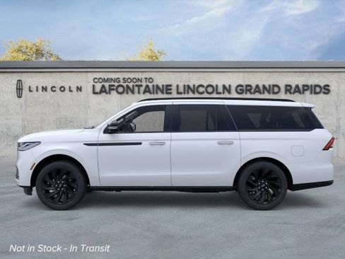 New 2026 Lincoln Navigator L Reserve w/ Jet Appearance Package AWD/4WD image 3