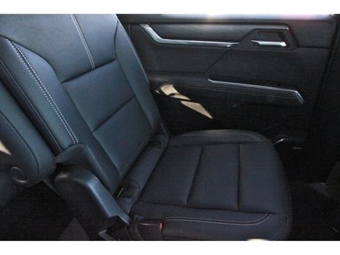 Used 2025 GMC Acadia Elevation w/ Elevation Premium Package FWD image 15