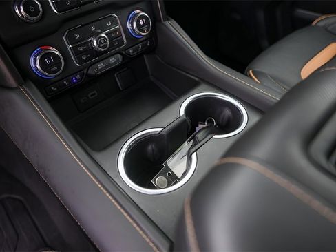 Used 2023 GMC Yukon XL AT4 w/ Technology Package image 16