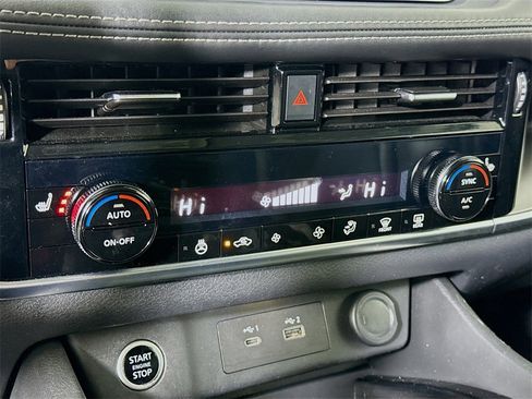 Certified 2021 Nissan Rogue SV w/ Premium Package image 8