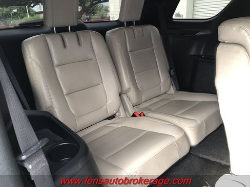 Used 2018 Ford Explorer XLT w/ Equipment Group 202A FWD image 22