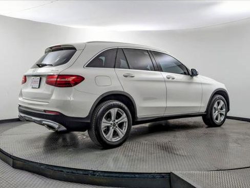 Used 2018 Mercedes-Benz GLC 300 4MATIC w/ Premium Package image 8