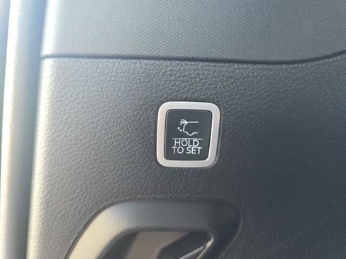 Used 2025 Jeep Wagoneer 4WD image 32