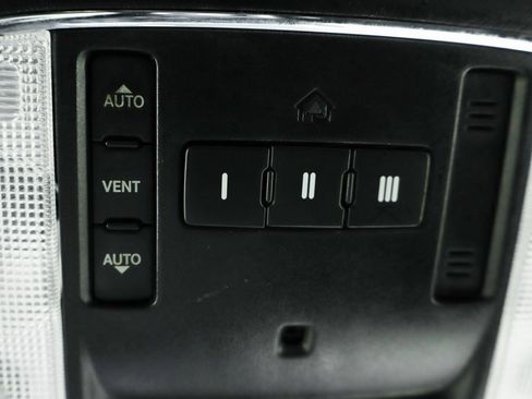 Used 2018 Jeep Grand Cherokee Altitude image 27