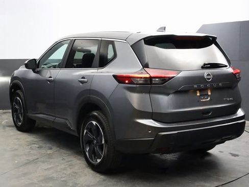 Used 2024 Nissan Rogue SV image 6