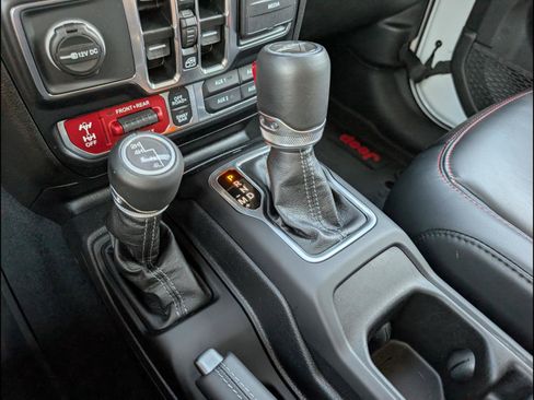Used 2024 Jeep Gladiator Rubicon w/ Convenience Group AWD/4WD image 22