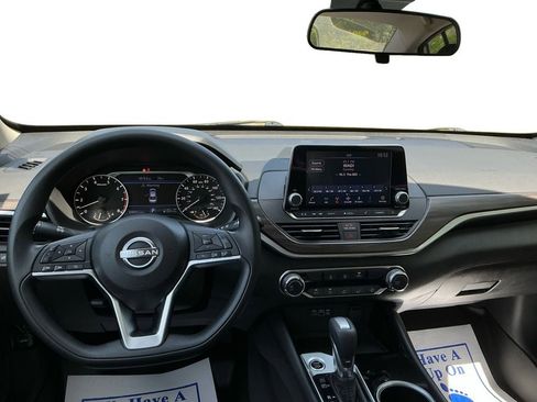 Used 2024 Nissan Altima 2.5 SV FWD image 10