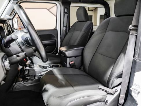 Used 2018 Jeep Wrangler Sport S image 37