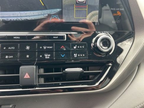 Used 2021 Toyota Highlander Limited image 22