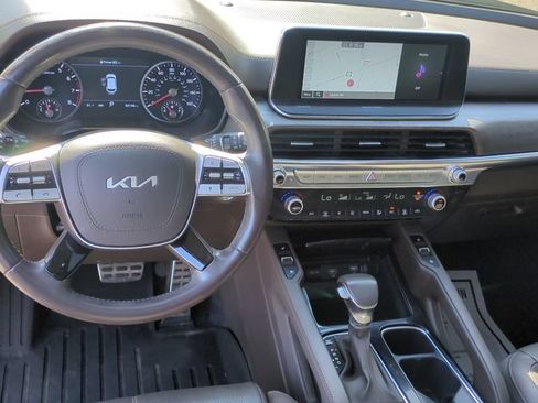 Used 2022 Kia Telluride SX w/ Towing Package FWD image 18