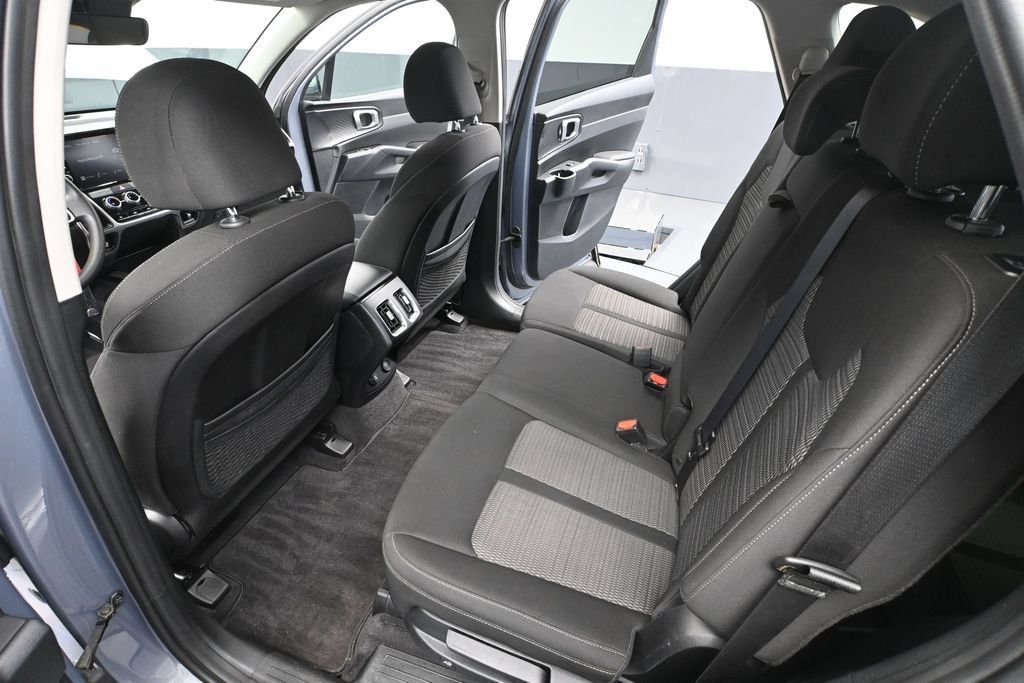 Used 2023 Kia Sorento LX AWD/4WD image 29