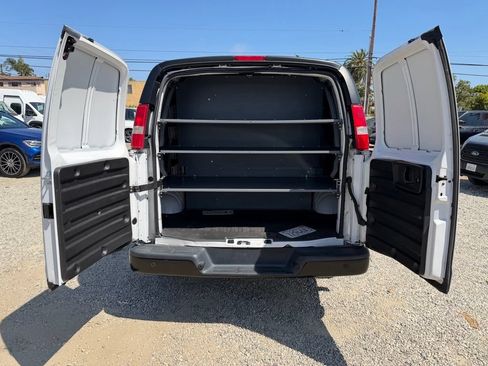 Used 2020 Chevrolet Express 2500 RWD image 8