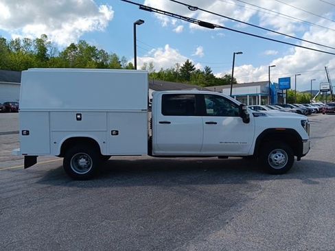 New 2025 GMC Sierra 3500 Pro w/ Convenience Package AWD/4WD image 25