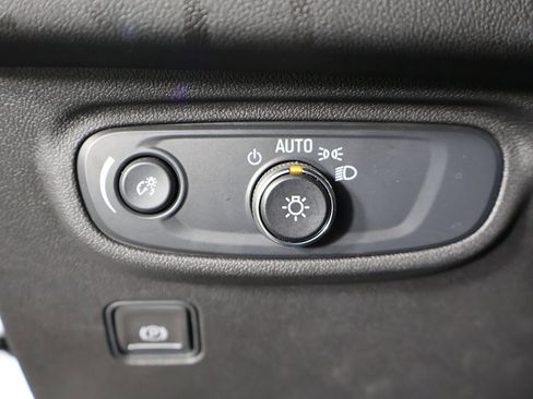 Used 2024 GMC Terrain SLE image 28