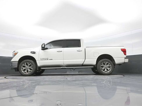 Used 2018 Nissan Titan SV w/ SV Convenience Package image 39