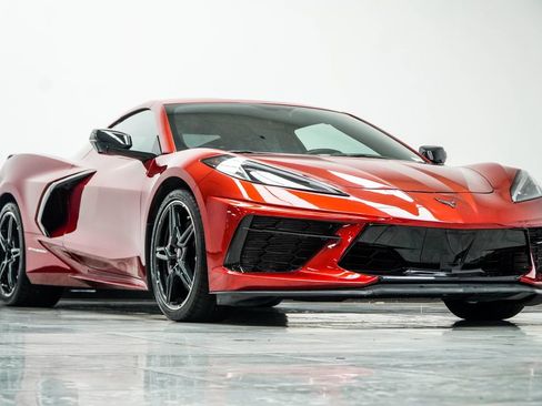 Used 2021 Chevrolet Corvette Stingray Coupe w/ Z51 Performance Package RWD image 4