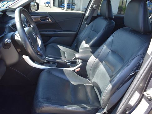 Used 2017 Honda Accord EX-L image 23