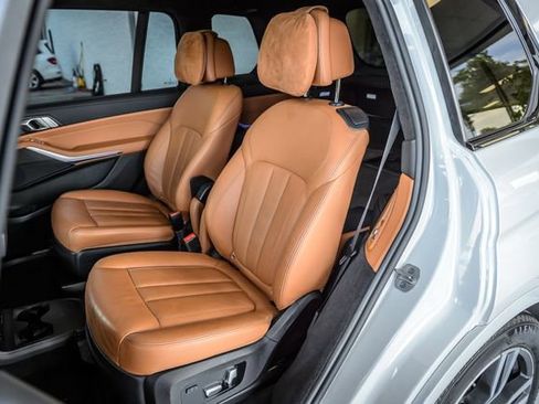 Used 2022 BMW X7 xDrive40i w/ M Sport Package AWD/4WD image 41