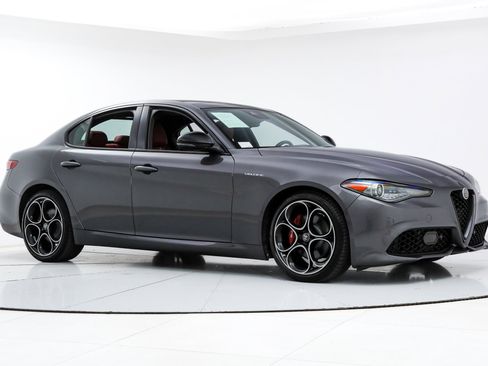 Used 2023 Alfa Romeo Giulia Veloce RWD image 7