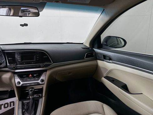 Used 2017 Hyundai Elantra SE image 20