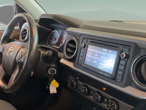 Used 2019 Toyota Tacoma SR5 AWD/4WD image 35