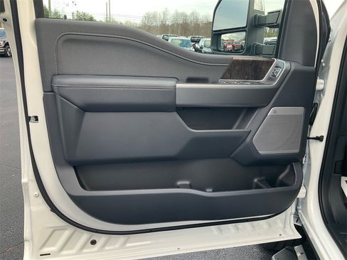 New 2026 Ford F250 Lariat w/ Chrome Package image 17